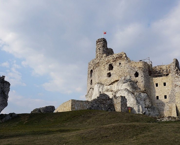 Ruiny zamku w Białobokach, Poland
